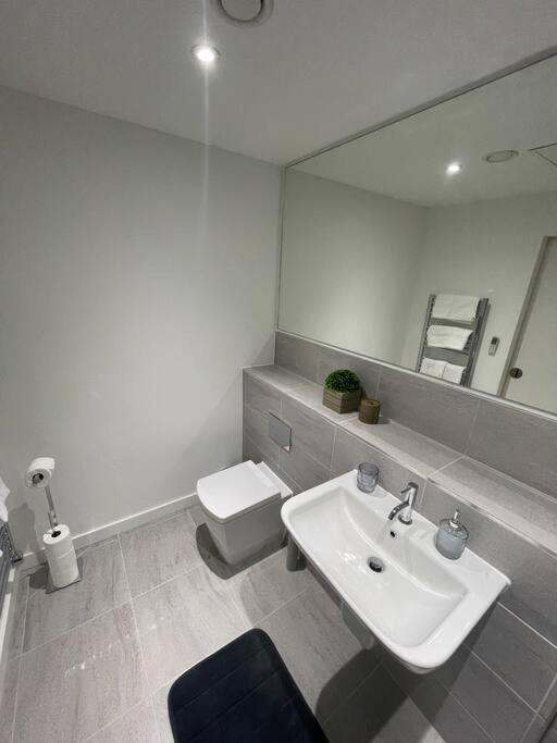 Stylish Flat In Old Trafford Lägenhet Manchester Exteriör bild